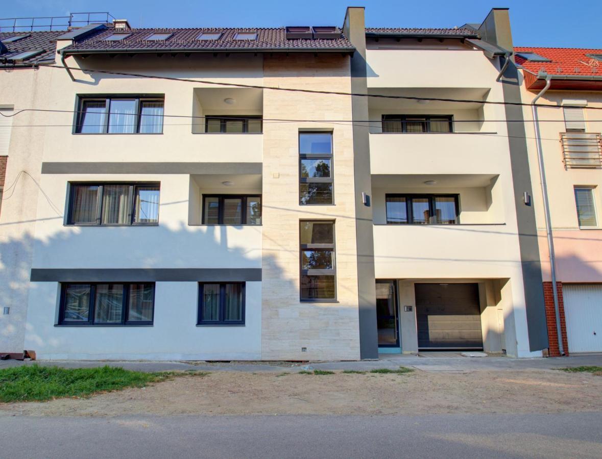 Hajnal Apartman Apartment Seghedin Exterior foto