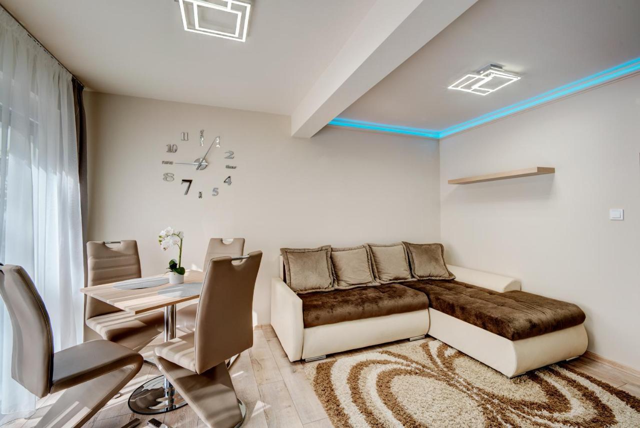 Hajnal Apartman Apartment Seghedin Exterior foto