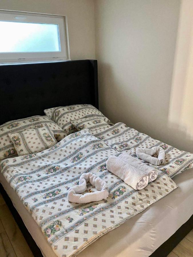 Hajnal Apartman Apartment Seghedin Exterior foto