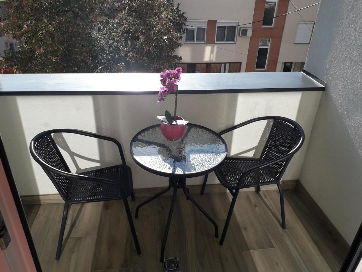 Hajnal Apartman Apartment Seghedin Exterior foto