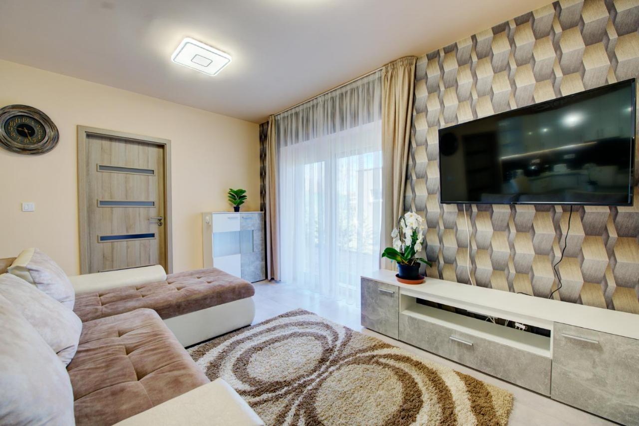 Hajnal Apartman Apartment Seghedin Exterior foto