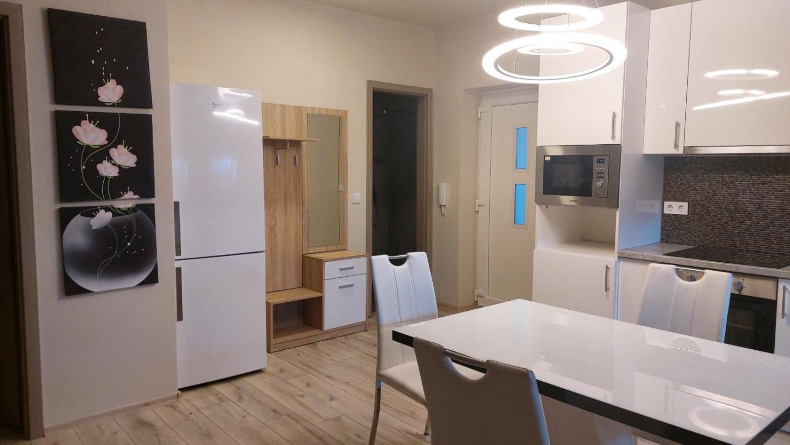 Hajnal Apartman Apartment Seghedin Exterior foto